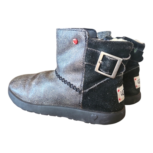 UGG Kids Size 3 Black Metallic Buckle Shearling Ankle Boots - Picture 2 of 8